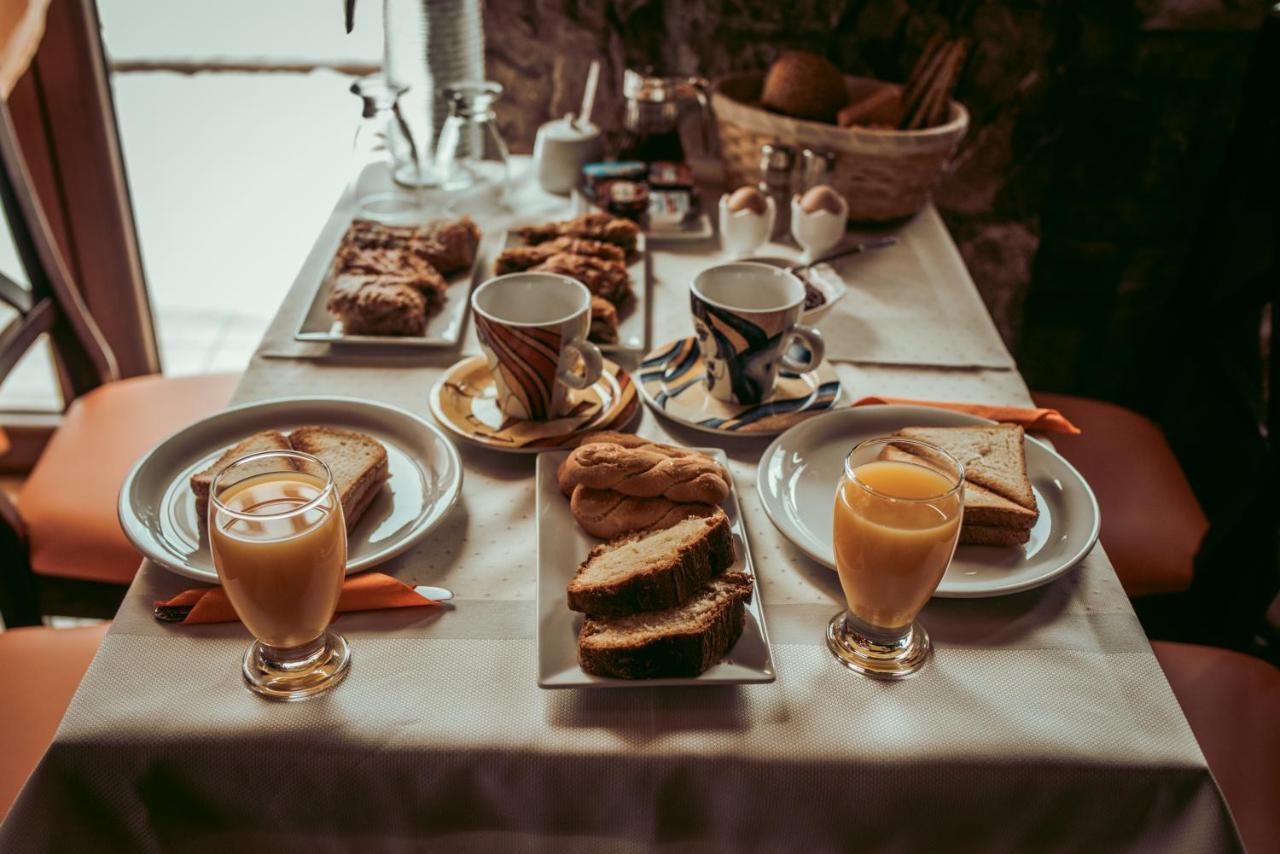 Filoxenia Hotel Koutsodimos Bagian luar foto