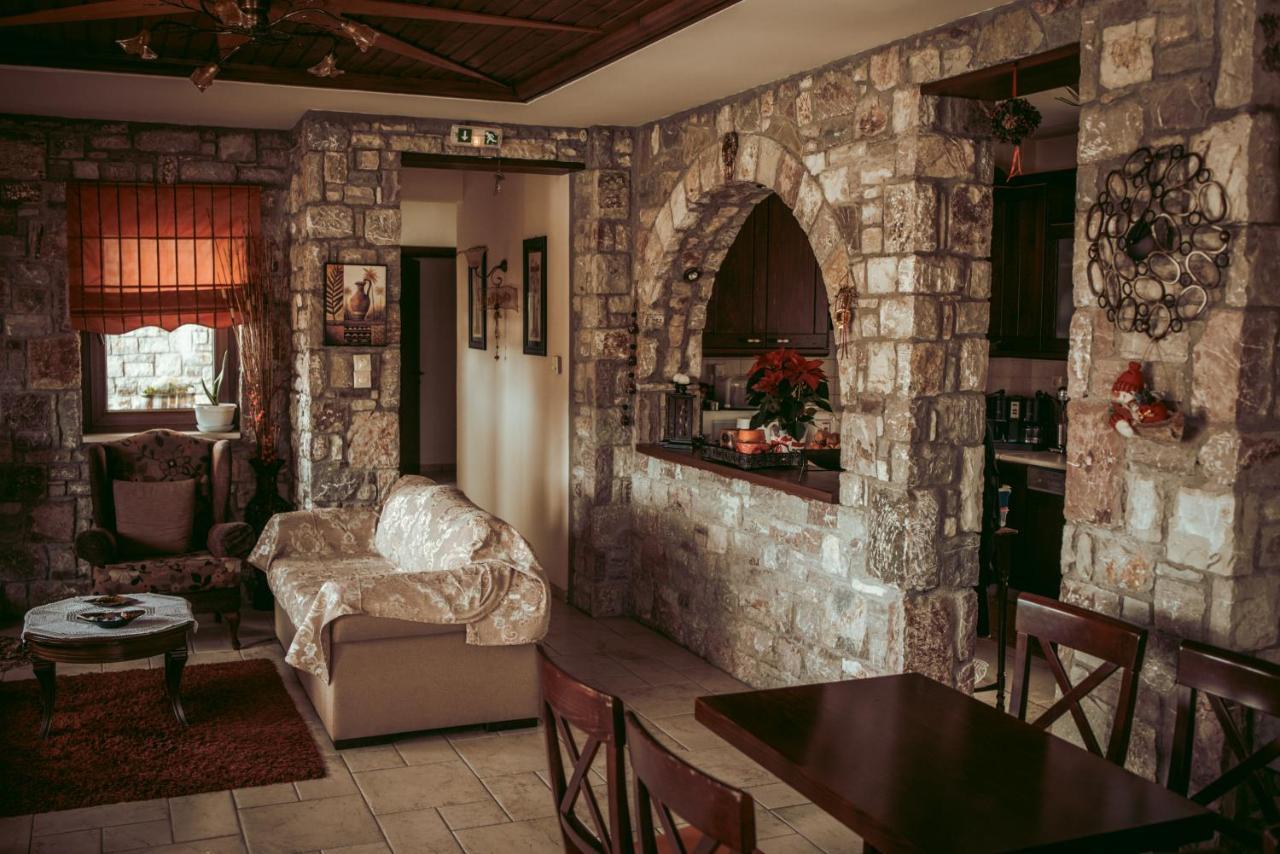 Filoxenia Hotel Koutsodimos Bagian luar foto